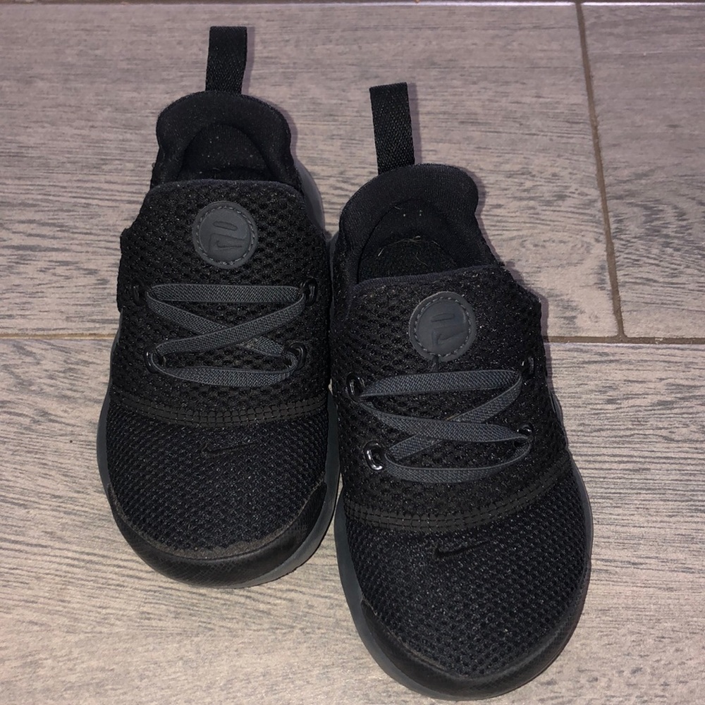 Nike - Size 9 toddler Black shoes